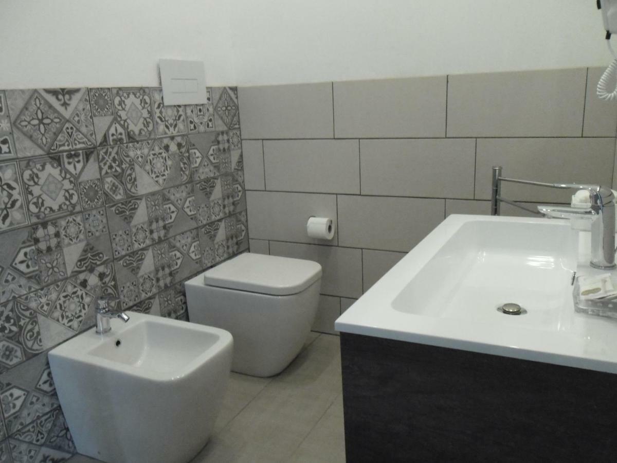 Le Vie Del Centro Hotel ปาแลร์โม ภายนอก รูปภาพ